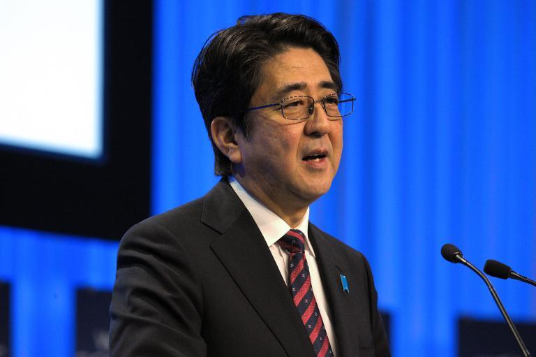 细节：日本人质被斩首 安倍戴上“蓝丝带”