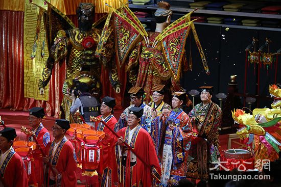 斗大法会"昨天举行开幕典礼暨祈福法会\本报记者何嘉骏摄大公网3月9日