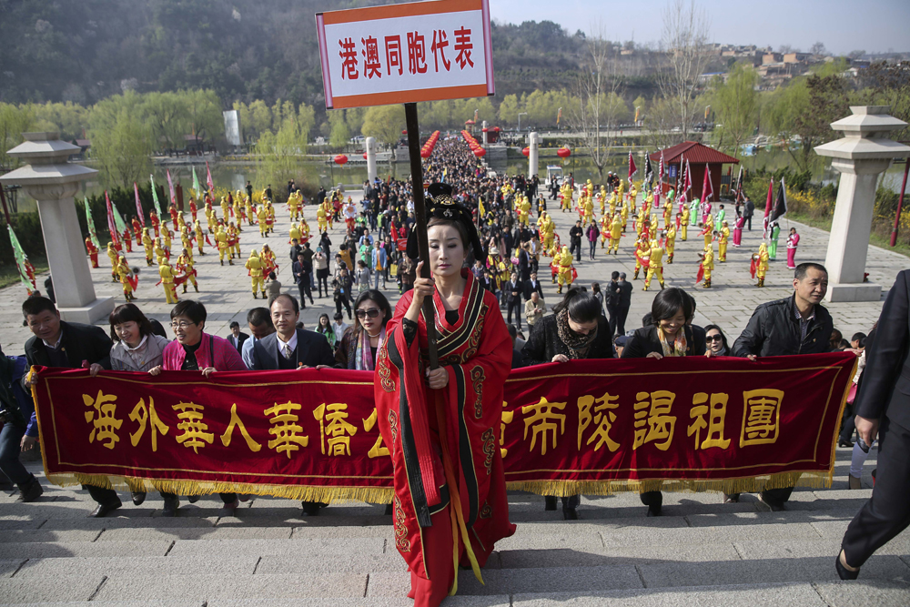 大公报率港青清明祭黄陵