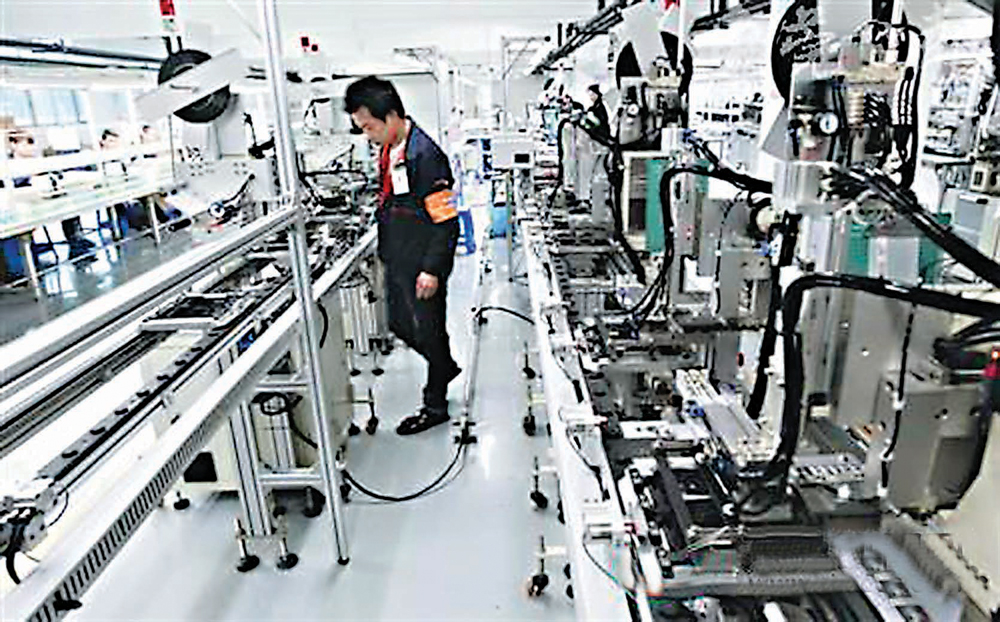 图:东莞一家企业的机器人生产线/网络图片