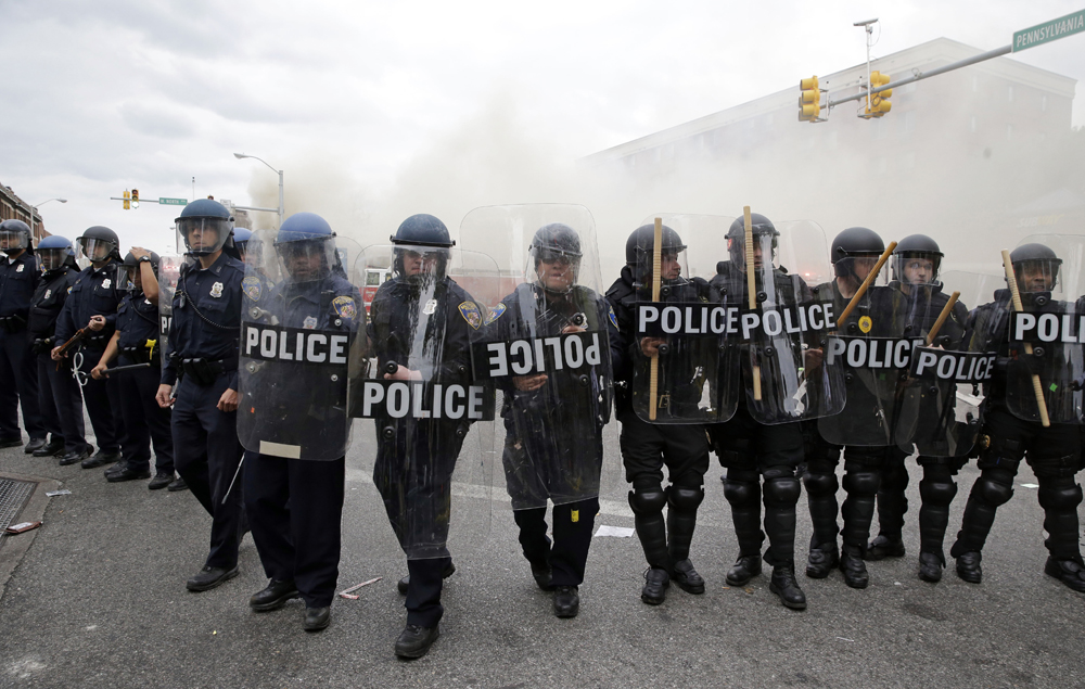 的黑人青年格雷(freddie gray),周一出殡后,巴尔的摩市爆发严重骚乱