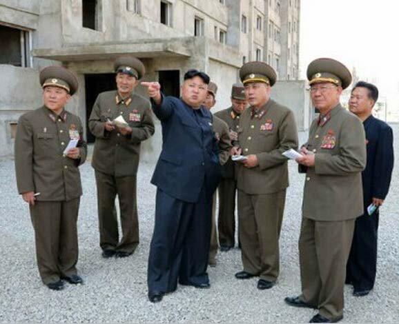 朝鲜“二把手”走在金正恩前面 险些“吓破胆”