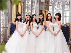 花样毕业季 女大学生上演“单身婚纱SHOW”