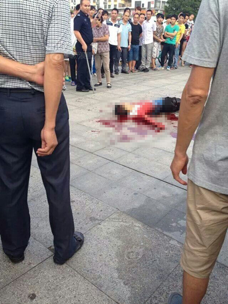 图:26日深圳公明广场砍人现场 网路图片