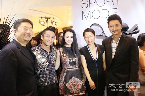 涂松岩亮相时尚活动尽显好人缘 与邹市明热聊谈笑风生