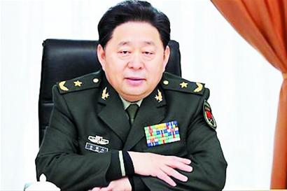谷俊山五罪并罚,一审被判决死刑缓期二年执行,并剥夺中将军衔.