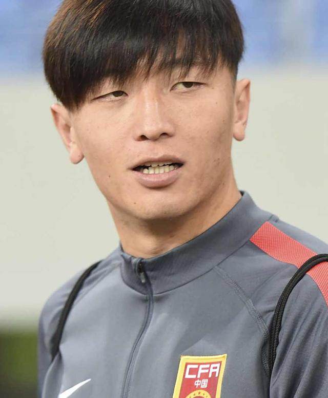 国足预计首发:武磊姜志鹏遭弃用 杨旭出任单箭头