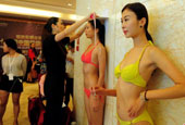 中國超級模特大賽選拔賽 佳麗穿比基尼側三圍
