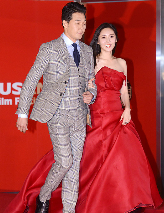 2015釜山电影节闭幕众女星登上红毯秋瓷炫大秀性感