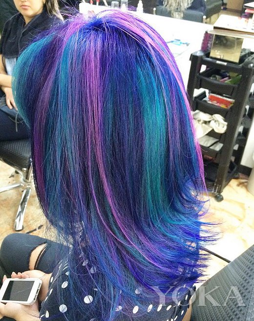 蓝紫挑染头发