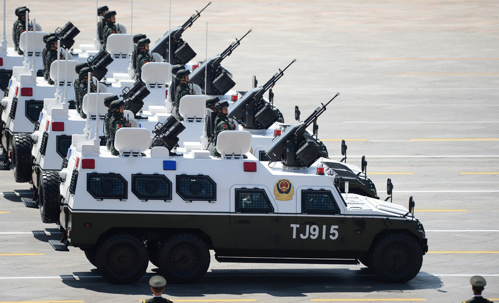 图:今年"9.3"大阅兵时,武警反恐突击车方队接受检阅 资料图片