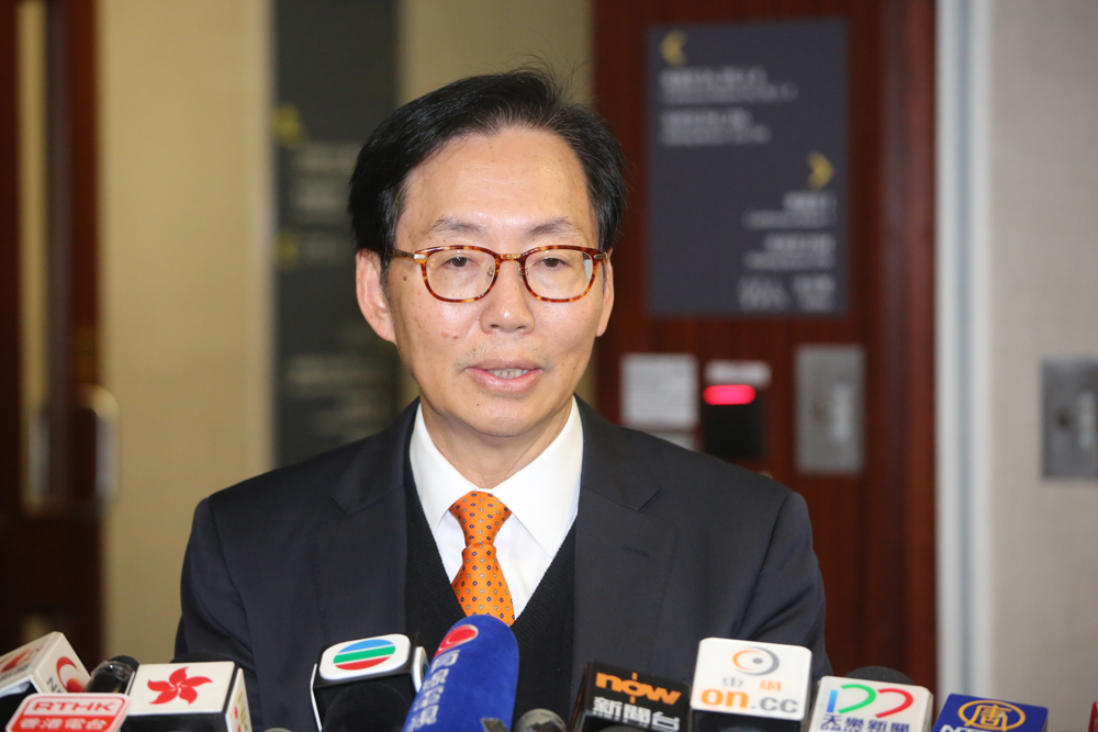 图:陈健波表示,如果反对派继续拉布,香港将"无运行"