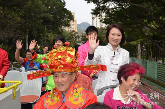 民建聯花車巡遊送祝福 期社會和諧