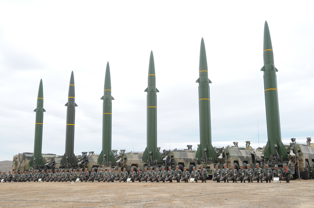 多军种春节联合备战 火箭军试射新型导弹