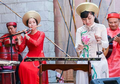 越南胡志明市举办奥黛文化节
