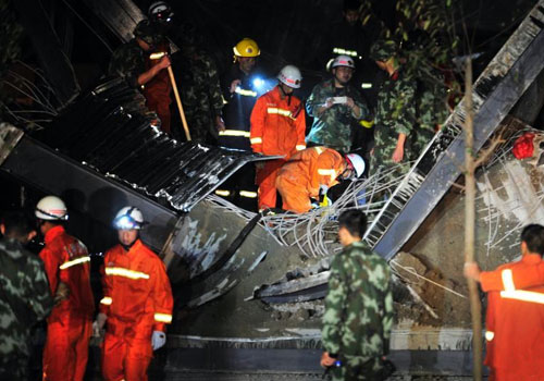 云南昆明一工地发生坍塌 已致1人死亡20余人受伤