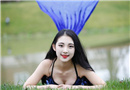 大学女生化身美人鱼 不输林允