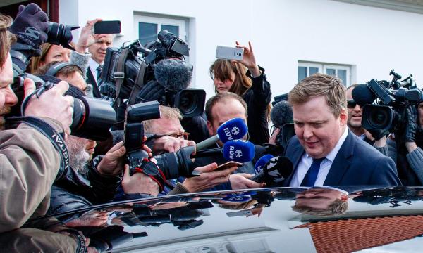 冰岛总理宣布辞职图片_WWW.66152.COM