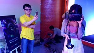 酷开宣布进军VR 连网红美女直播都被玩坏了