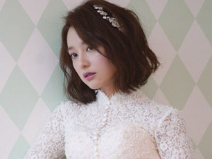 《太后》金智媛穿婚纱拍画报 气质优雅美如公主