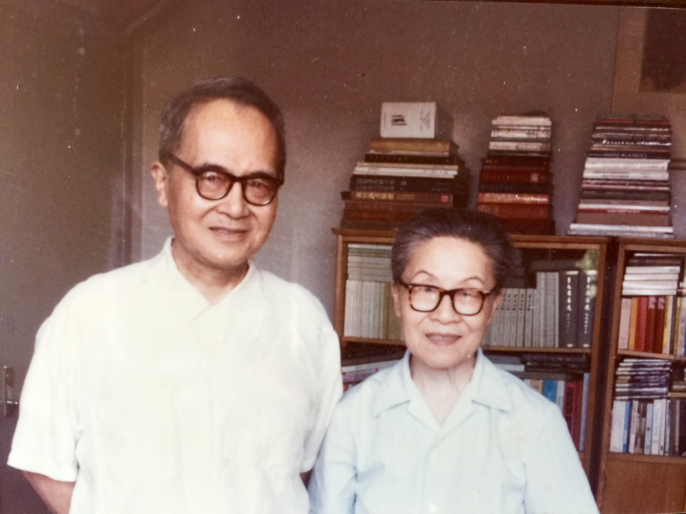 钱钟书与杨绛,黄维梁摄于1984年