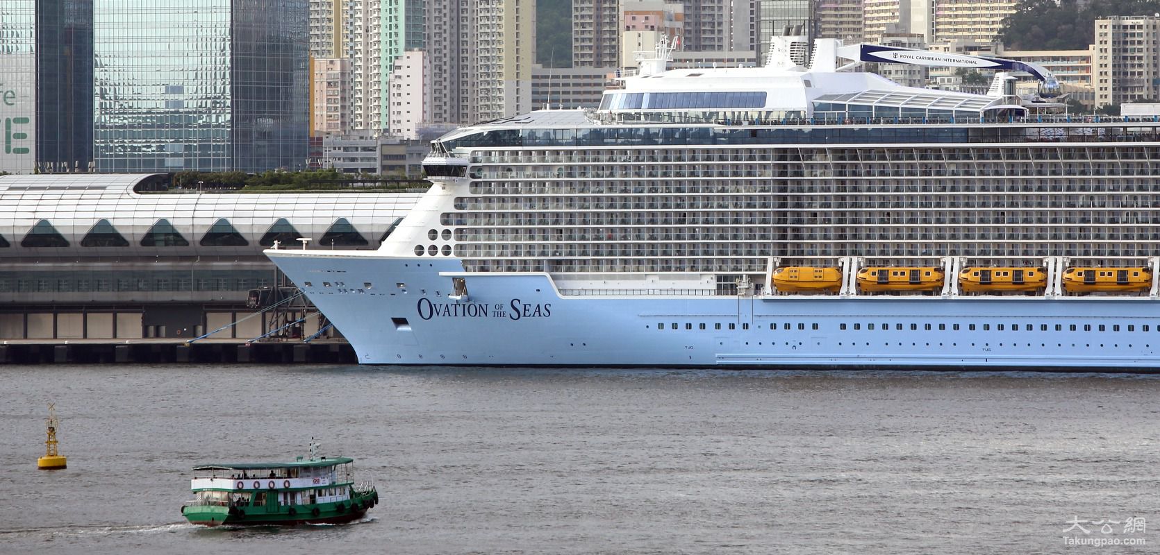 海洋赞礼号抵港 成本港史上最大邮轮