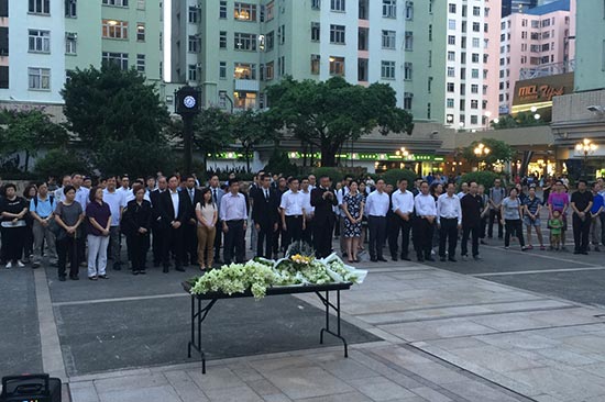 消防英雄许志杰殉职 同袍冒大雨路祭致敬