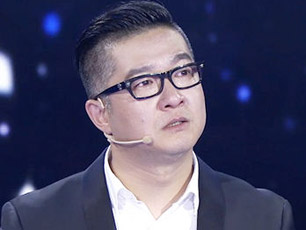 “中国式老爸”引争议 王刚想起女儿现场痛哭