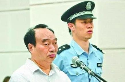 2007年1月,退休后经商的辽宁省阜新市原市委书记王亚忱因犯虚报