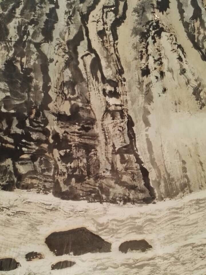 衬托出了三峡大坝的壮丽,既体现了中国山水画与西方风景画在形式