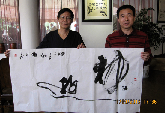 身在云南曲靖的中国爨文化艺术研究院院长陈正义以"爨翁"为名第一时间