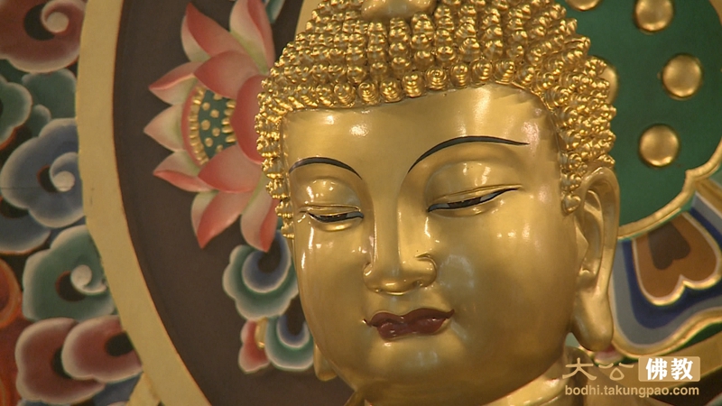 探秘珠海普陀寺庄严精美的佛像 三圣宝殿内阿弥托佛像