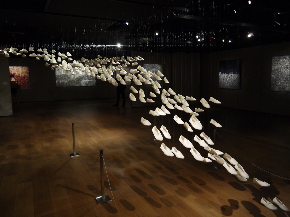 图:苏富比艺术空间迄今最大型的装置艺术《渡》 大公报记者汤艾加