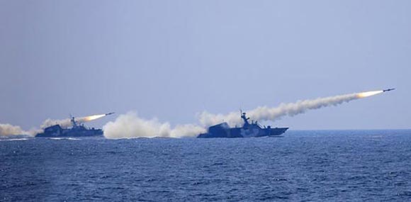 海军网披露黄渤海百舰军演 三大舰队实兵实弹对抗