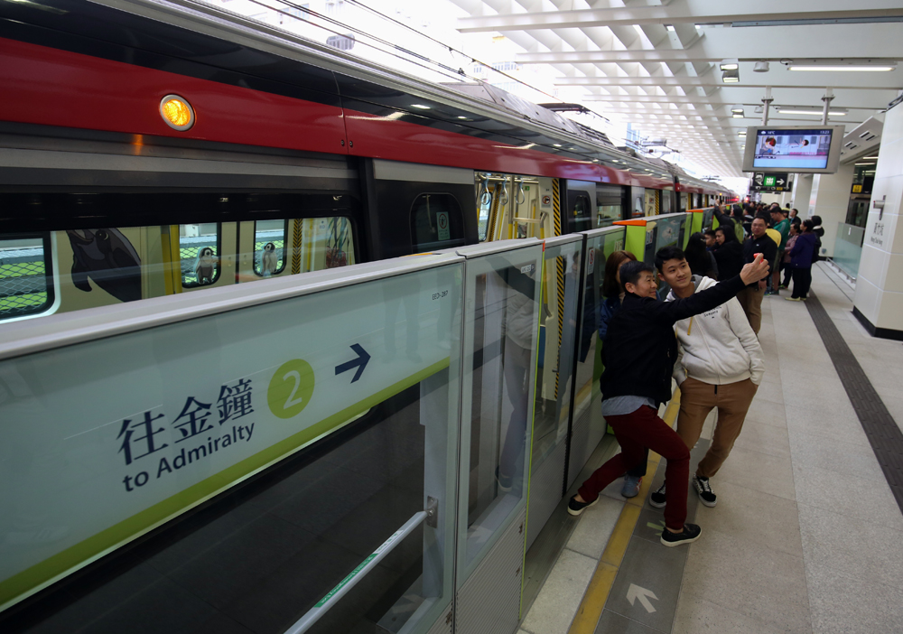 南港岛线通车初期或人流管制