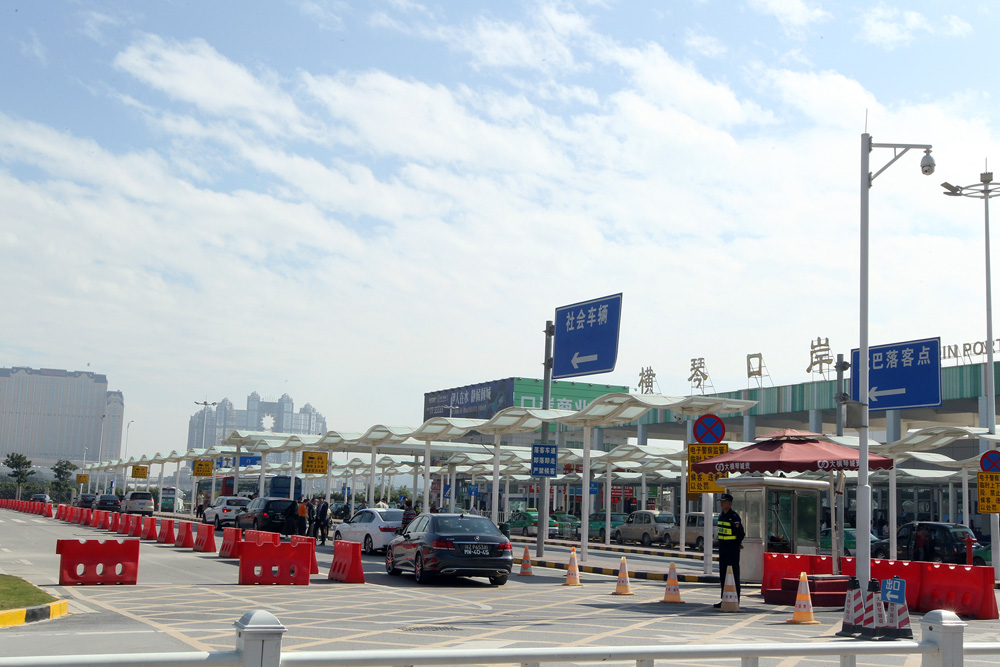 澳门有多少人口和面积_香港等于多少澳门面积(2)
