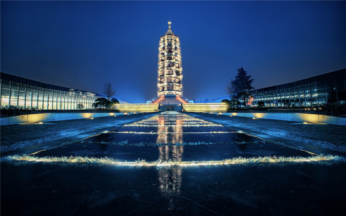 图为大报恩寺遗址公园夜景