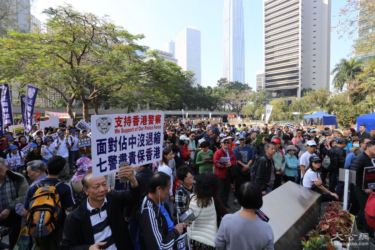 3500市民撑警游行 为香港讨公道