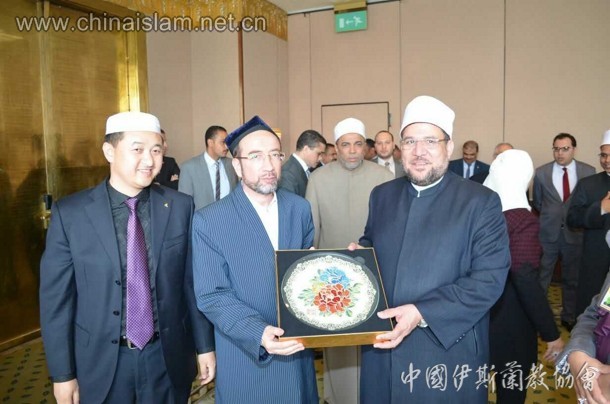 埃及大穆夫提绍基·阿拉曼博士,埃及议会阿拉伯事务委员会主席赛尔德