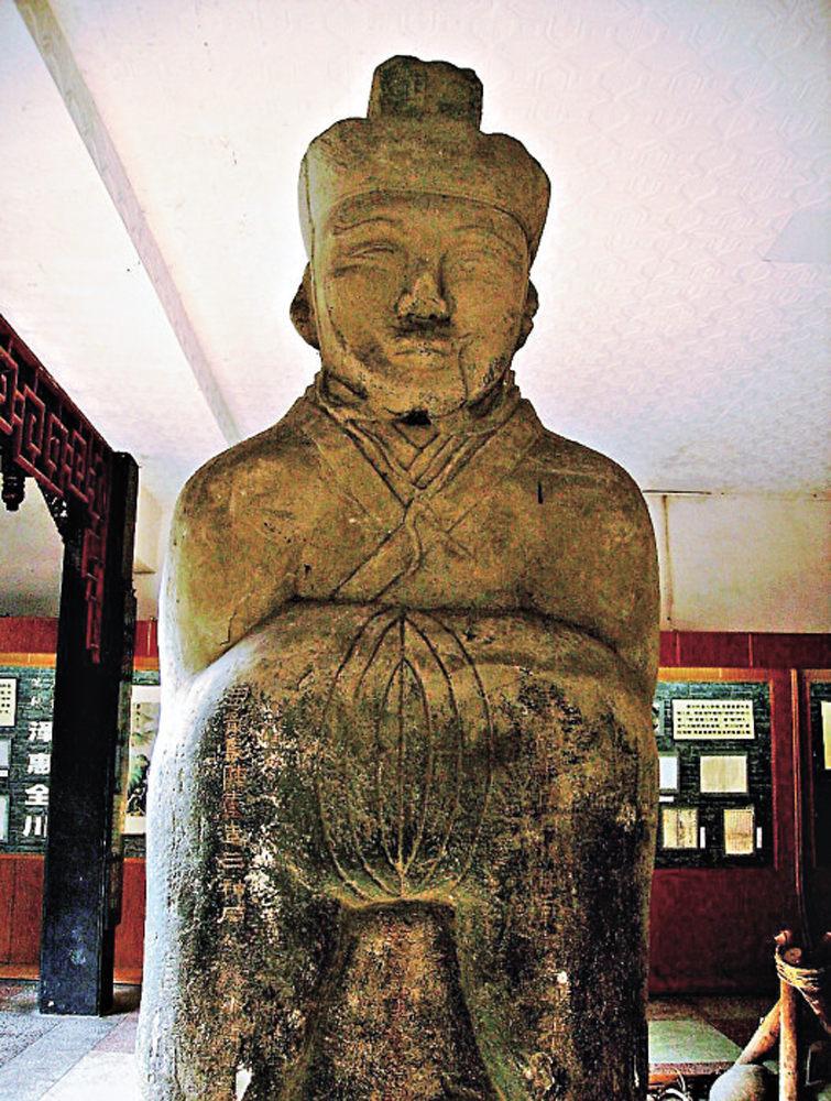 出土的东汉石像上有铭文"李府君讳冰",被认为是李冰始建都江堰的实证