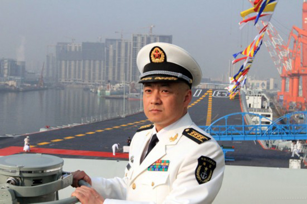 原任海军参谋长助理的张峥大校位列海军方阵的第一排,意味着张峥成为