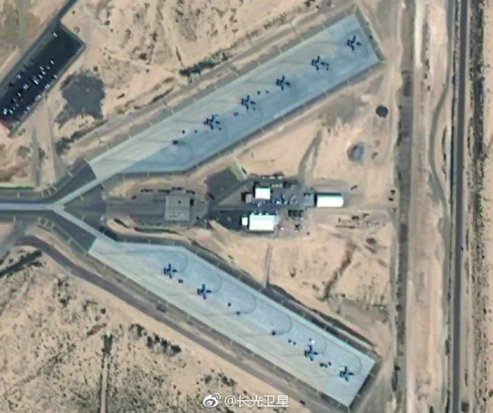 华衞星实拍美空军基地可见战机