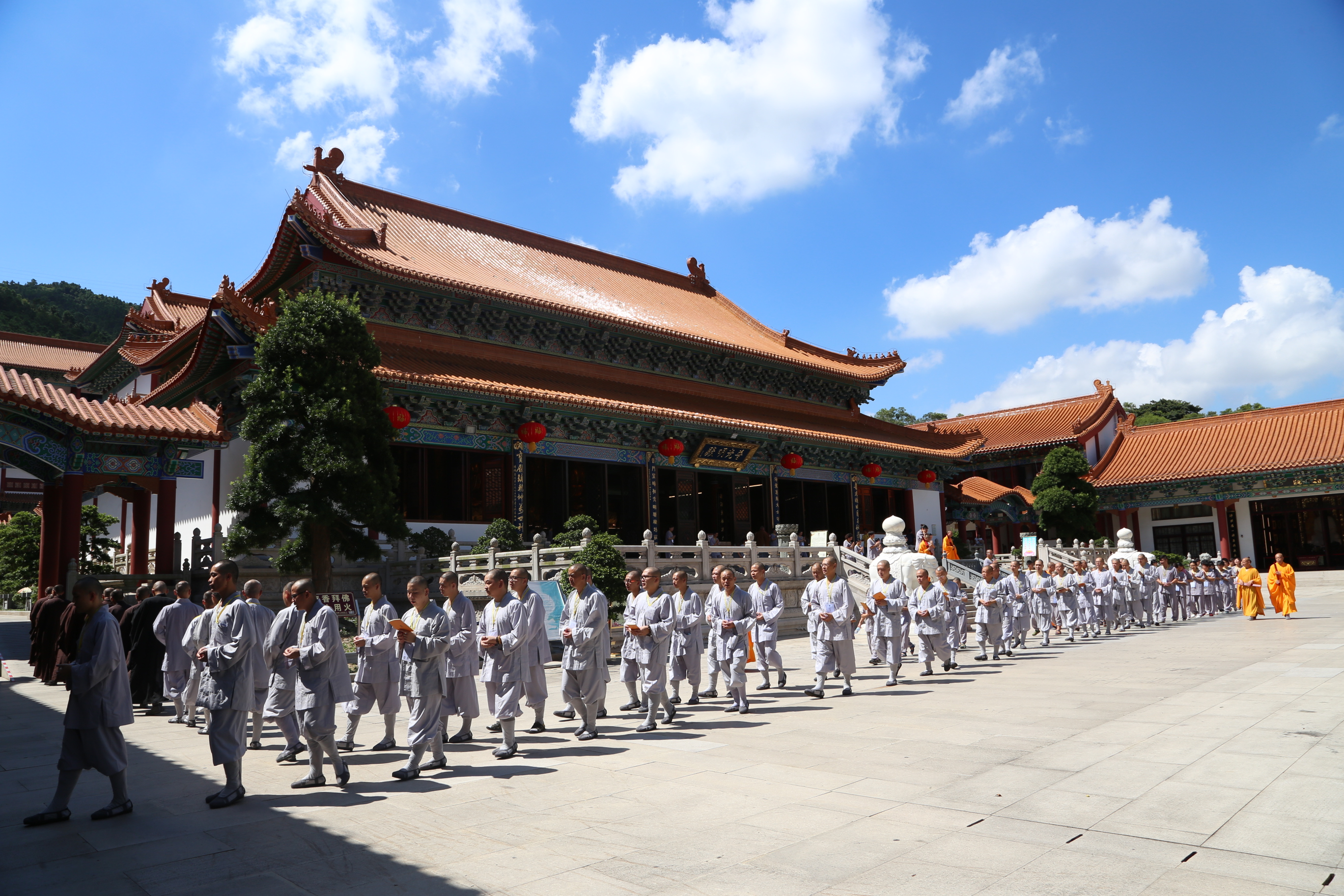 "远离尘嚣回望自心"普陀寺将举行2017年短期出家