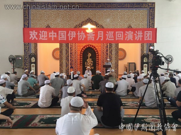 巡回演讲团成员北京市牛街礼拜寺阿訇杨东文,北京窦店清真寺阿訇
