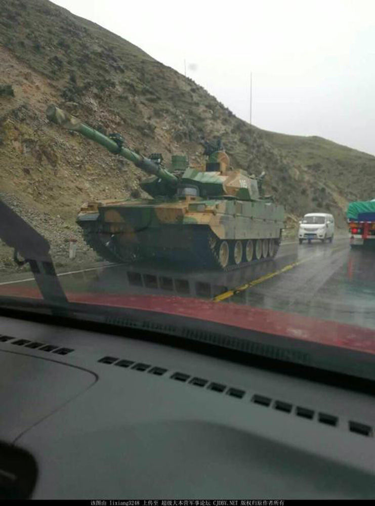 中国新轻型坦克亮相西藏高原 远超世界上同重量战车