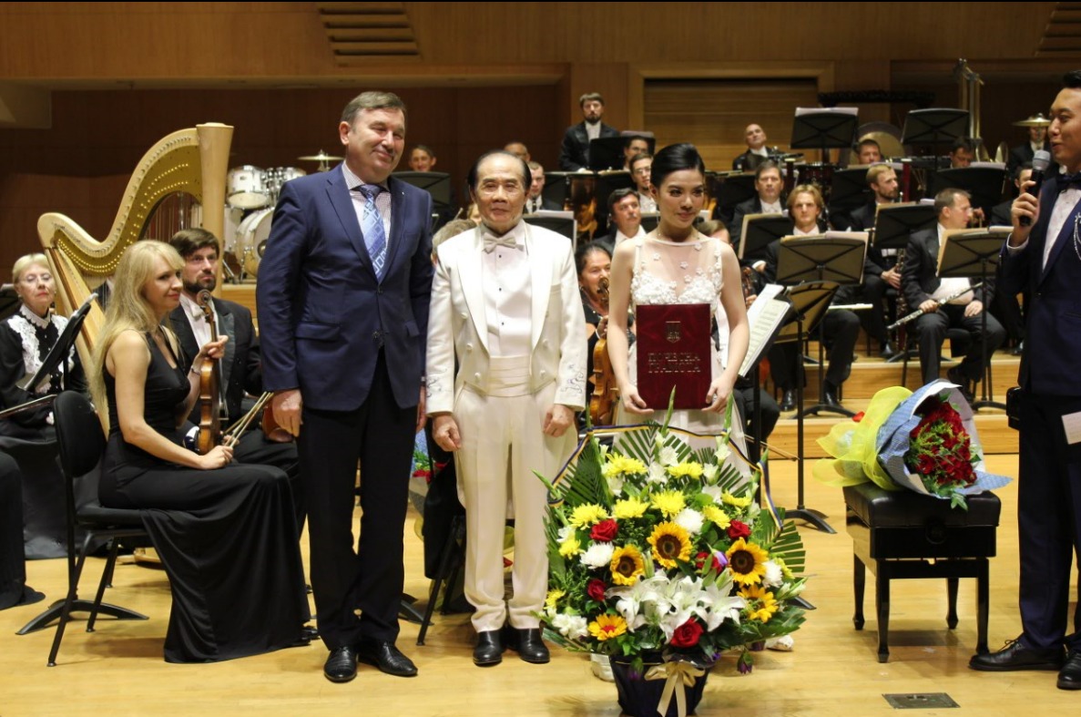 交25周年音乐会,香港演奏家黄子芳获乌克兰最