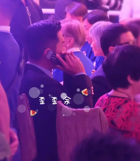 古天乐用滑盖手机被调侃 果然是从古墓里出来的杨过！