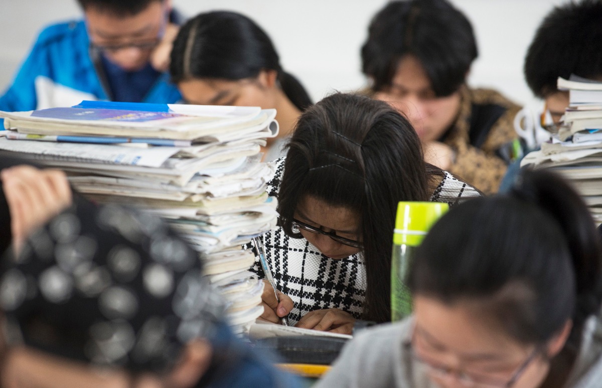 互联网调查报告:中国学生作业时长居全球第一