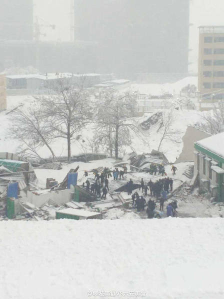 安徽一超市仓库因积雪坍塌 致3人身亡7人受伤