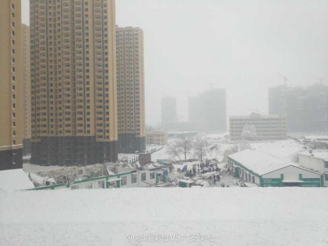 安徽一超市仓库因积雪坍塌 致3人身亡7人受伤